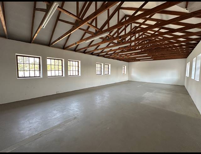 89M² OFFICE TO LET IN PARKMORE